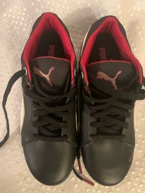 Puma women’s Racing Cat 1.1 casual sneakers, black, red and white, size 6.